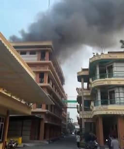 asrama_bidan_institut_medistra_lubuk_pakam_terbakar_mahasiswa_berhamburan_keluar