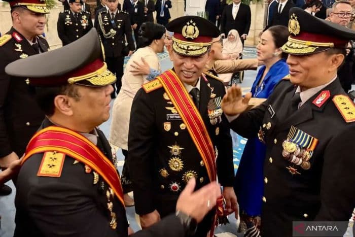 listyo_sigit_dan_dedi_prasetyo_terima_bintang_mahaputera_dari_prabowo
