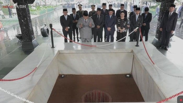 prabowo_pimpin_upacara_hari_kesaktian_pancasila_di_lubang_buaya