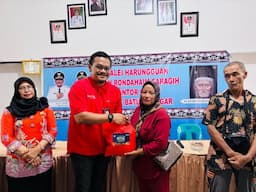 momentum_hari_tani_nasional_100_petani_dolok_batu_nanggar_terima_bantuan_sembako