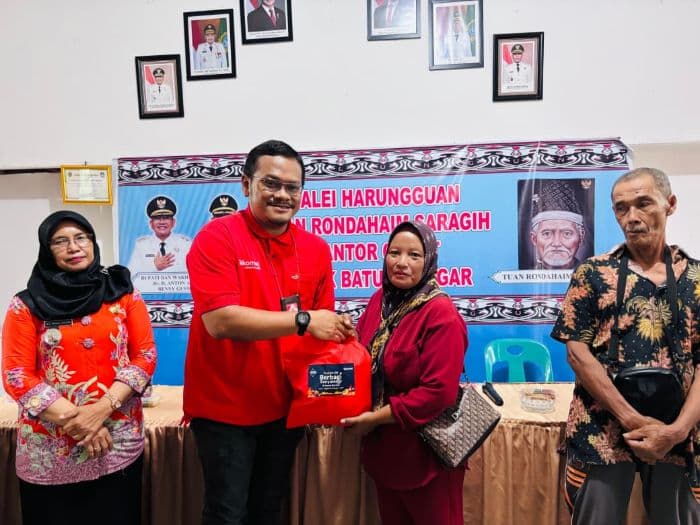 momentum_hari_tani_nasional_100_petani_dolok_batu_nanggar_terima_bantuan_sembako
