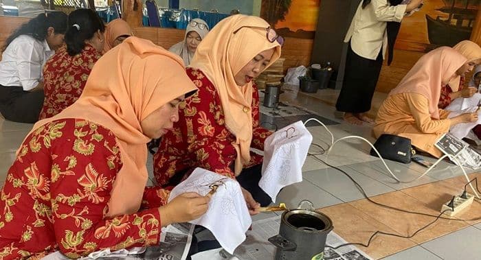 20_prompt_ai_untuk_membuat_ucapan_hari_batik_nasional_2026_yang_unik
