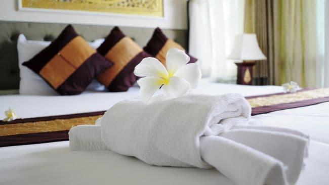 bukan_sekadar_estetika_ini_alasan_hotel_memilih_sprei_berwarna_putih