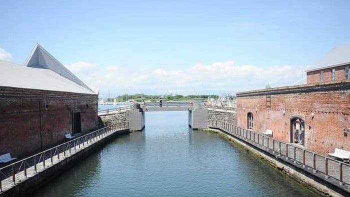 jatuh_dari_jembatan_hingga_lumpuh_turis_australia_gugat_kota_hakodate_rp45_miliar