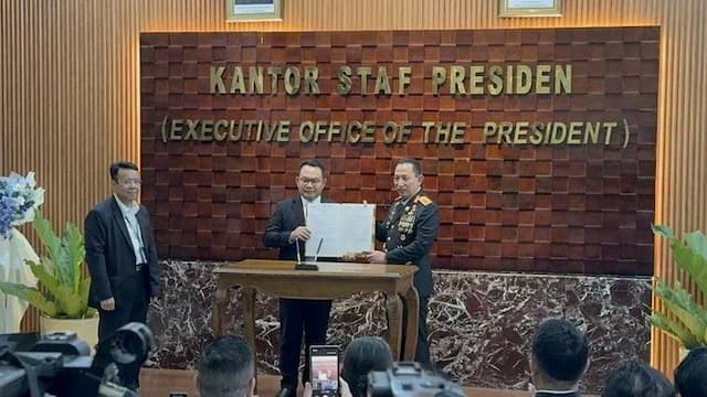 jalani_sertijab_listyo_sigit_resmi_jabat_kepala_staf_kepresidenan_