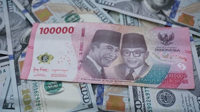 rupiah_melemah_ke_rp17887_analis_prediksi_bisa_menguat_terbatas