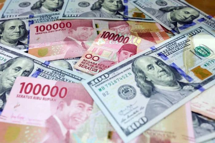 dolar_as_bertahan_di_rp17900_won_korea_menguat_248_persen
