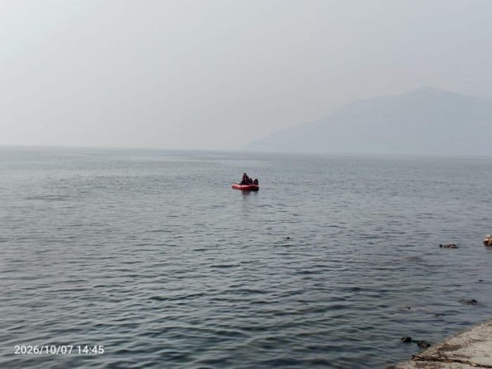 kabut_tebal_di_danau_toba_jarak_pandang_15_km_dan_nakhoda_diminta_waspada