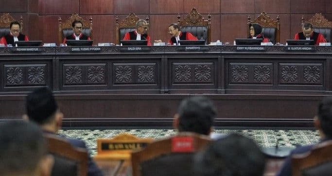 sembilan_hakim_mk_diadukan_ke_mkmk_terkait_perkara_syarat_pendidikan_gibran_