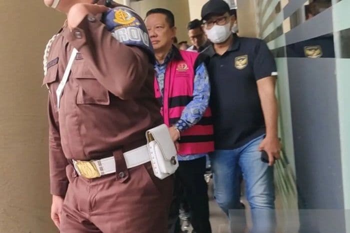 7_jam_diperiksa_jaksa_febrie_adriansyah_bantah_terima_uang_dari_tan_kian_