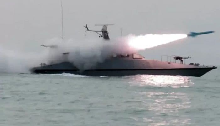 bukti_dirilis_iran_klaim_rudal_qasem_basir_hantam_kapal_perang_as_di_selat_hormuz_