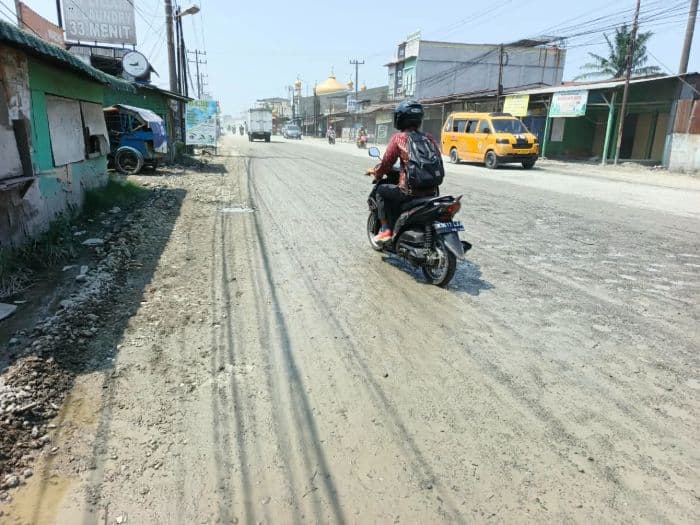 jalan_veteran_medan_yang_rusak_parah_mulai_diperbaiki