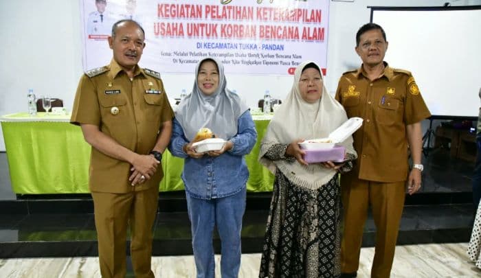 pemkab_tapteng_latih_160_umkm_korban_bencana_untuk_pulihkan_ekonomi