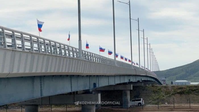 rusiakorut_resmikan_jembatan_persahabatan_baru_bisa_lewat_2000_orang_sehari_