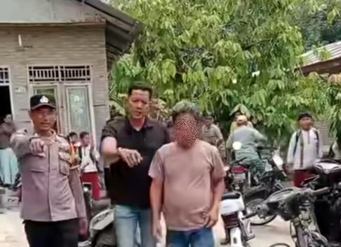 seorang_warga_di_pematang_kuing_bacok_kadus_pakai_arit