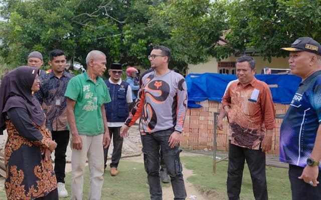 jelajah_desa_di_labusel_bupati_fery_sahputra_dekatkan_pelayanan_publik_hingga_ke_desa