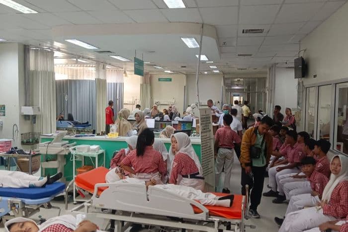 1415_siswa_diduga_keracunan_mbg_wagub_jateng_kami_tak_bisa_tutup_sppg