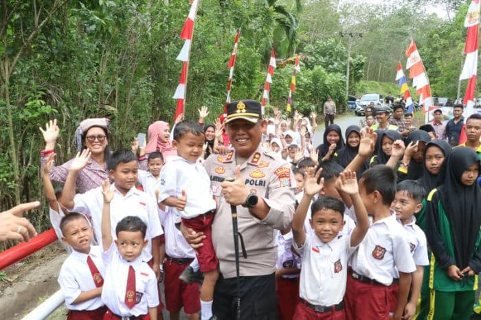 polres_simalungun_revitalisasi_jembatan_utama_warga_naga_dolok