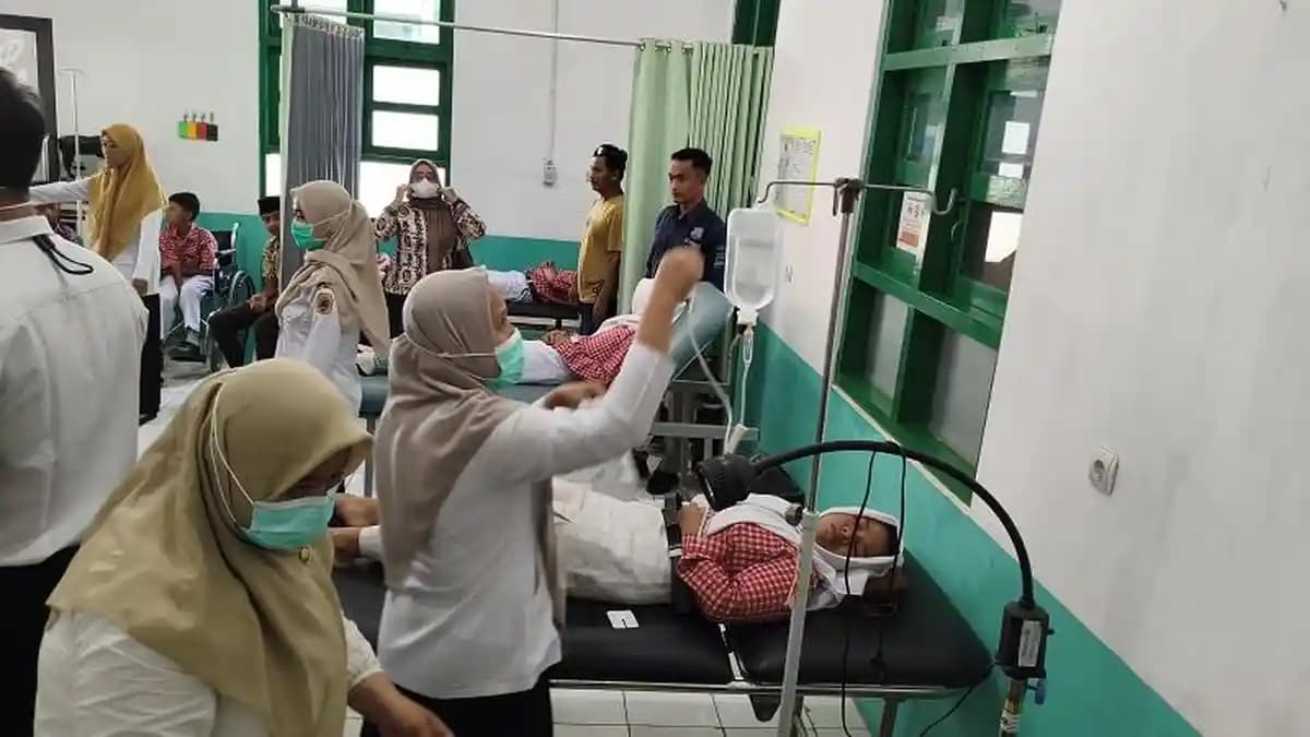 ratusan_siswa_diduga_keracunan_mbg_pemkab_pati_tetapkan_klb