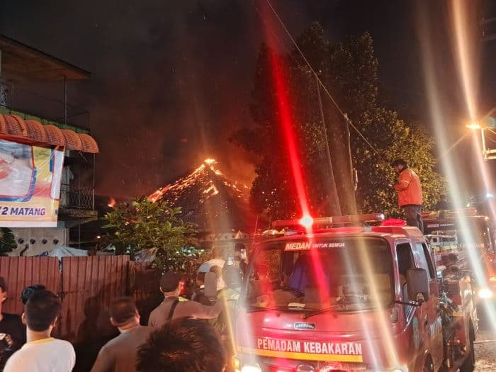 satu_rumah_di_kecamatan_medan_kota_terbakar