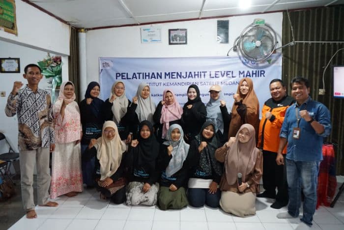 dompet_dhuafa_waspada_dan_institut_kemandirian_gelar_pelatihan_menjahit_tingkat_mahir_di_medan