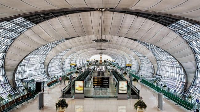 mulai_16_oktober_petugas_bandara_tailan_bisa_buka_koper_penumpang_tanpa_pemilik_