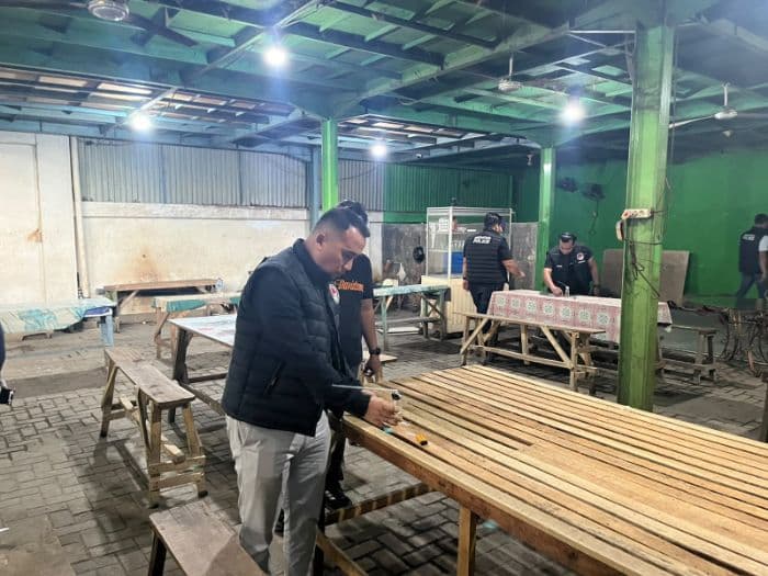 tim_gabungan_tnipolri_gerebek_gudang_diduga_tempat_konsumsi_sabu_di_binjai