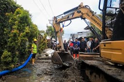 atasi_banjir_medan_utara_rico_waas_pimpin_gotong_royong_dan_pembersihan_drainase