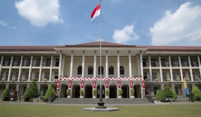 peringkat_ugm_di_the_wur_2027_naik_signifikan_kini_masuk_8011000_dunia