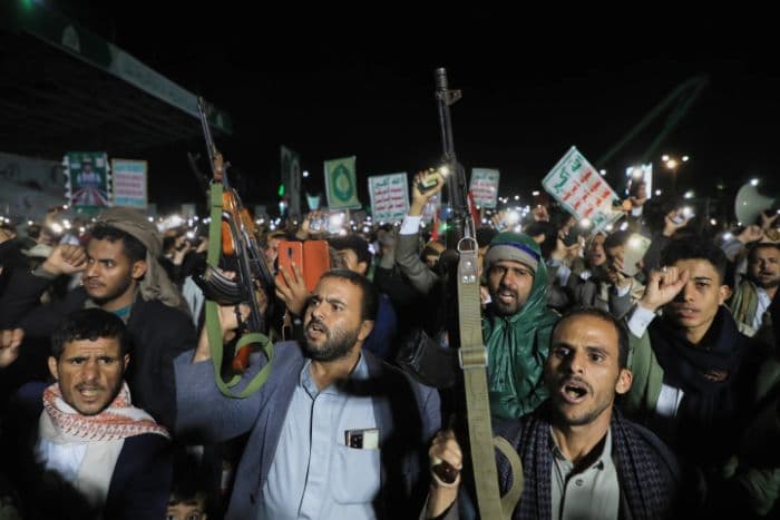 houthi_rebut_pulau_strategis_saudi_tutup_pipa_minyak_usai_serangan_drone