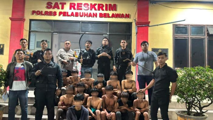 13_remaja_ditangkap_di_belawan_polisi_sita_klewang_dan_ketapel