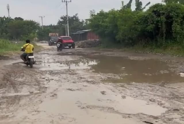 jalan_simpang_unimedpasar_v_ismail_harun_rusak_pemkab_deli_serdang_siapkan_perbaikan