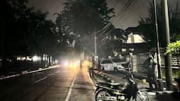 ertiga_tabrak_nmax_lalu_hantam_avanza_parkir_di_jalan_amir_hamzah_medan