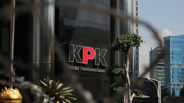 kpk_sita_20_koper_berisi_uang_ratusan_miliar_dalam_ott_atrbpn