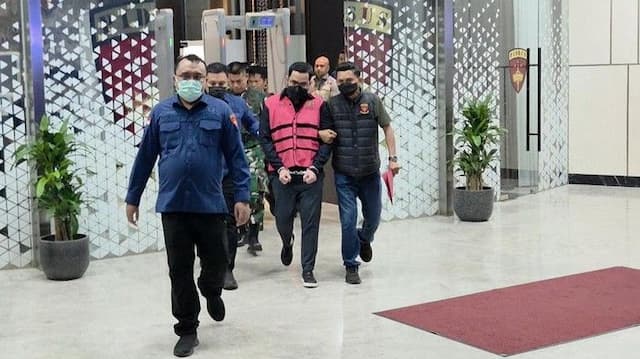 dirut_pt_cni_diduga_ekspor_nikel_ilegal_negara_rugi_rp401_miliar