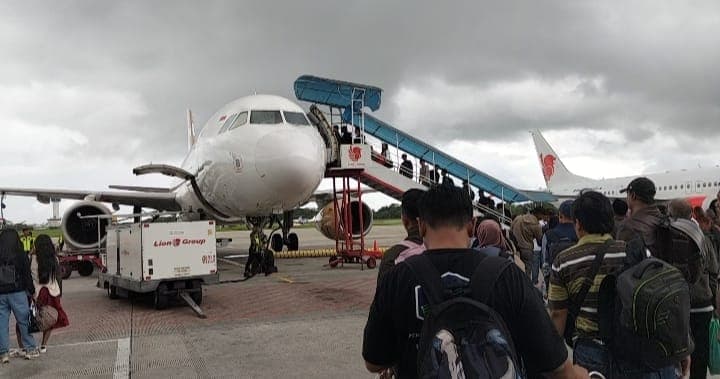 kabut_asap_selimuti_kualanamu_penerbangan_tetap_normal
