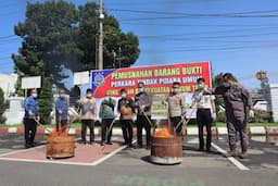 kejari_binjai_musnahkan_barang_bukti_dari_43_perkara_yang_telah_inkrah