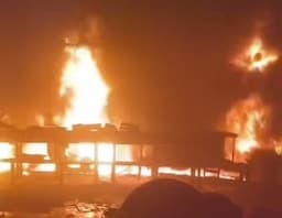 pabrik_aluminium_di_patumbak_terbakar_3_unit_damkar_dikerahkan_