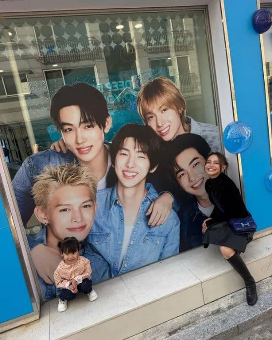 rossa_bagikan_keseruan_liburan_ke_korea_selatan_bareng_putrinya