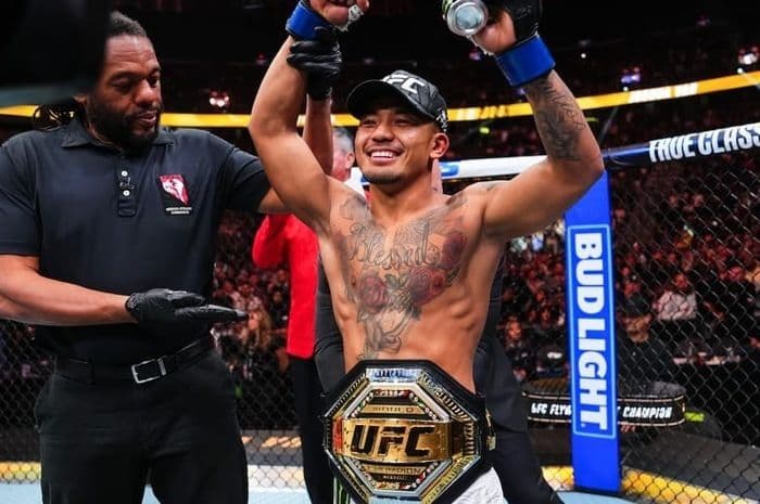 tak_terbendung_joshua_van_sikat_pantoja_dan_pertahankan_gelar_juara_ufc_