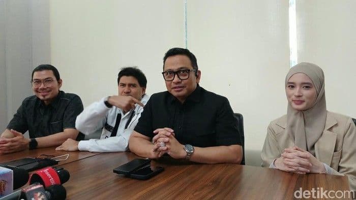 inara_rusli_ungkap_chat_dengan_mawa_soal_poligami_dan_kesehatan_mental