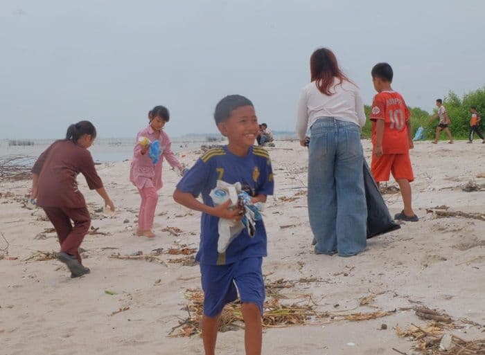 mahasiswa_fisip_usu_sosialisasi_lingkungan_di_pantai_mangrove_sei_nagalawan_