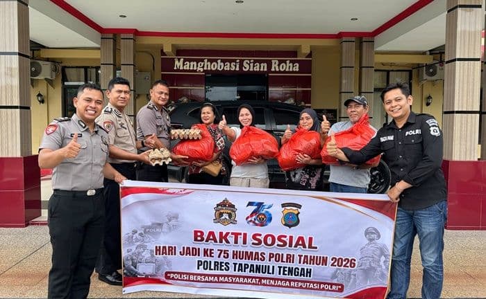 polres_tapteng_salurkan_bansos_kepada_39_penerima_dalam_hut_ke75_humas_polri