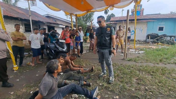 polsek_medan_baru_gerebek_sarang_narkoba_di_polonia_tiga_pria_ditangkap_