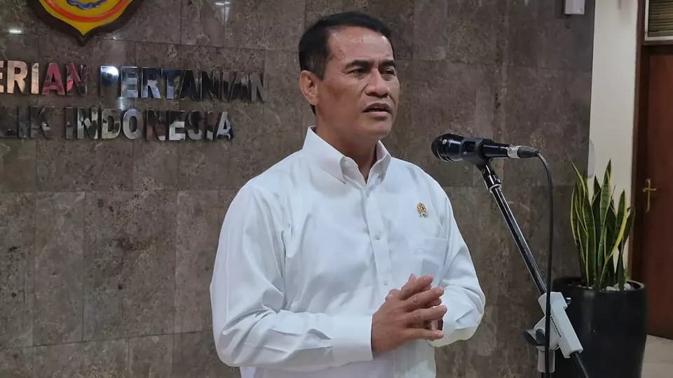 mentan_amran_sebut_stok_beras_aman_cbp_hampir_5_juta_ton