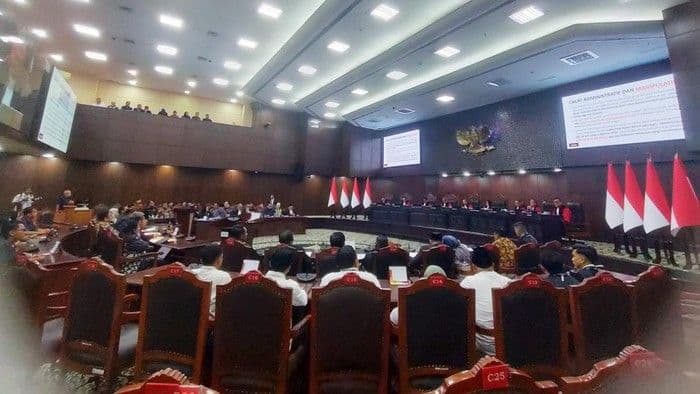 mk_minta_kpu_buka_risalah_revisi_pkpu_terkait_syarat_pendidikan_gibran