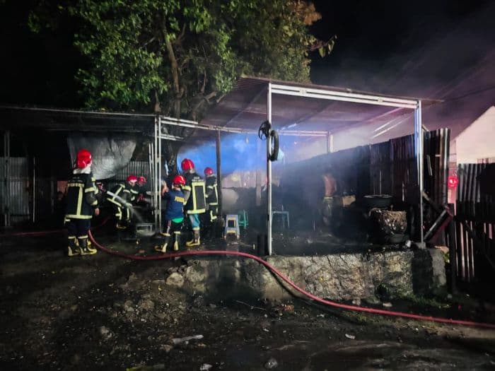 terlelap_di_pos_jaga_penjaga_bengkel_di_siantar_kaget_bangun_dikepung_asap