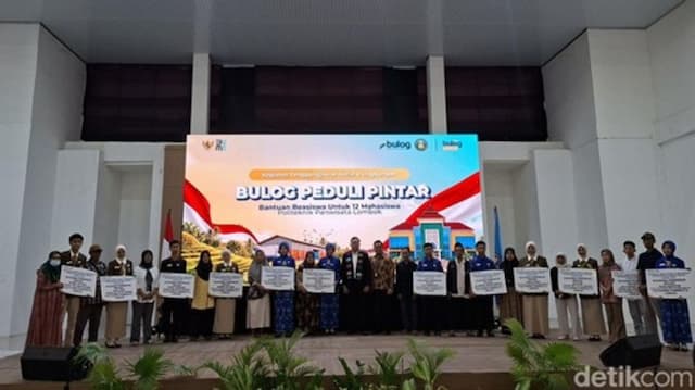 bulog_beri_beasiswa_rp2532_juta_kepada_12_anak_petani_di_poltekpar_lombok