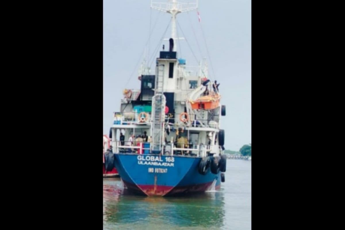 delapan_tersangka_dan_48_karung_barang_bukti_km_global_168_diamankan_di_belawan