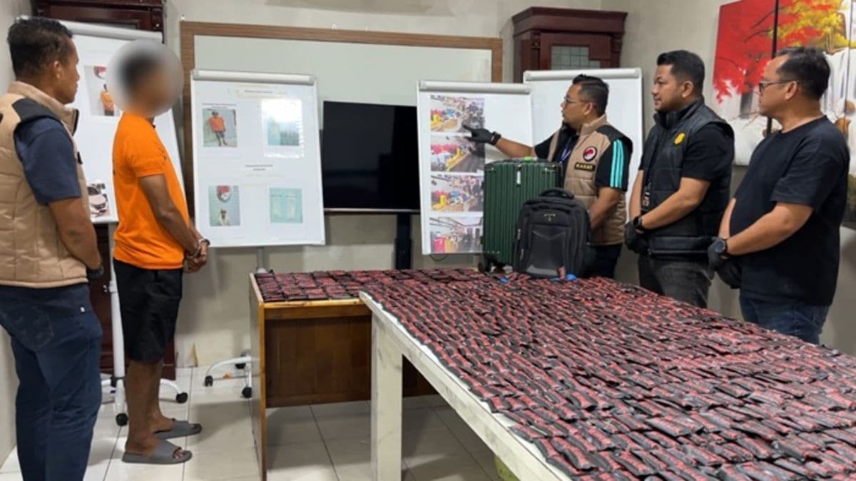 gudang_vape_narkoba_berkedok_bengkel_digerebek_di_deli_serdang_1152_barang_bukti_diamankan_